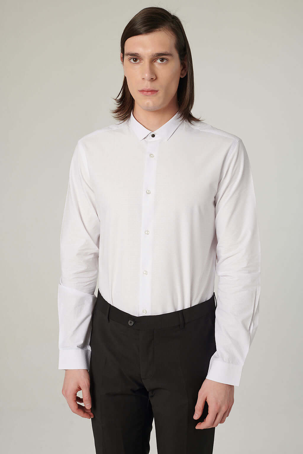 Camicia bianca bottoni neri best sale